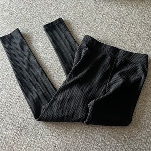 Zig zag texture detail black Aeropostale leggings size small
